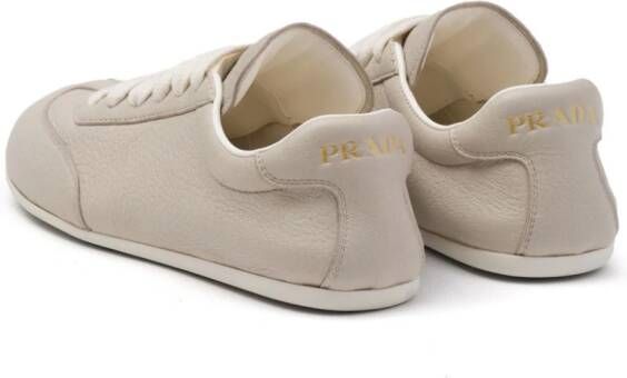 Prada Leren sneakers met logoprint Beige