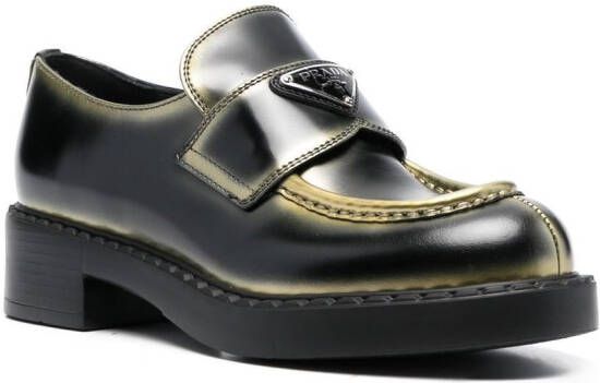 Prada Loafers met logoplakkaat Zwart