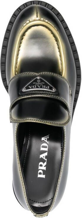 Prada Loafers met logoplakkaat Zwart