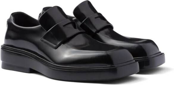 Prada Loafers met patch Zwart