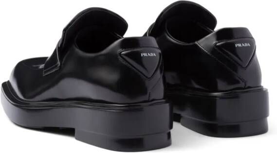 Prada Loafers met patch Zwart