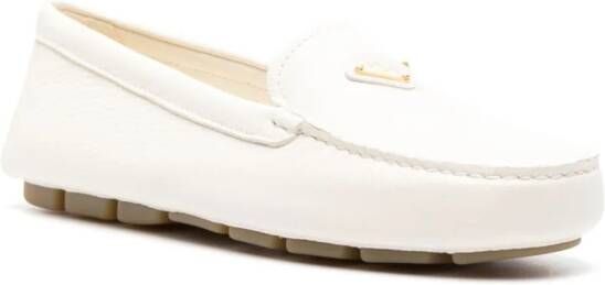 Prada Loafers met logoplakkaat Wit