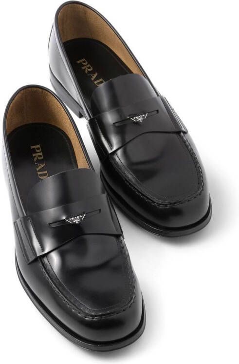 Prada Loafers met logoplakkaat Zwart