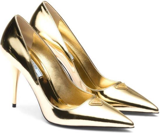 Prada Metallic pumps Goud