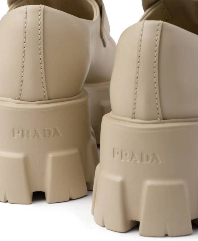 Prada Monolith leren loafers Beige