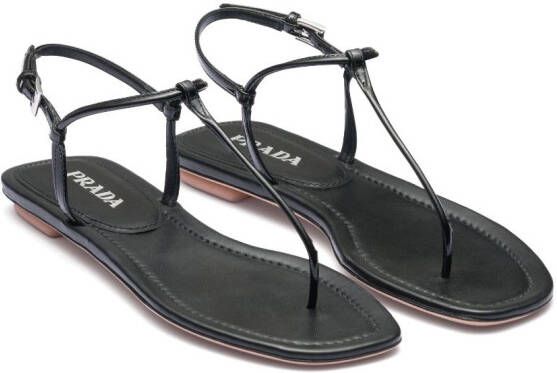 Prada Sandalen met teenbandje Zwart