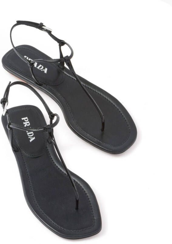 Prada Sandalen met teenbandje Zwart