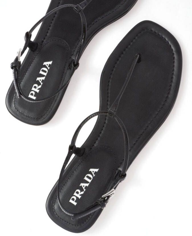 Prada Sandalen met teenbandje Zwart