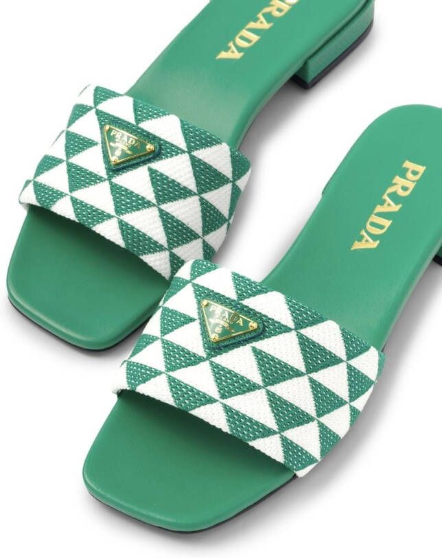 Prada Slippers met borduurwerk Groen