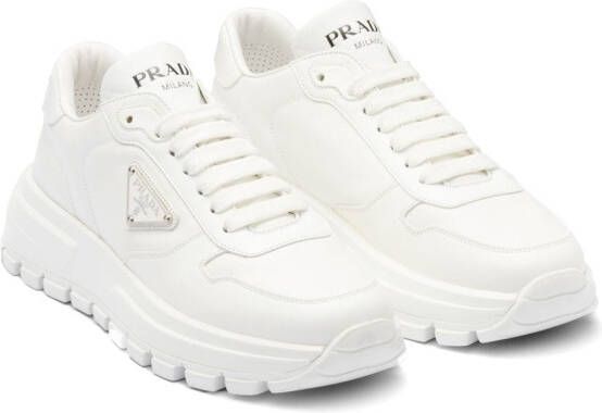 Prada Sneakers met logo Wit