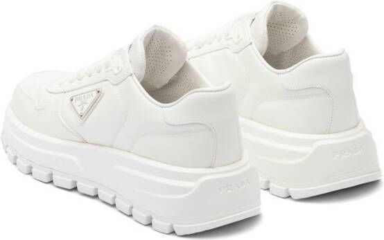 Prada Sneakers met logo Wit