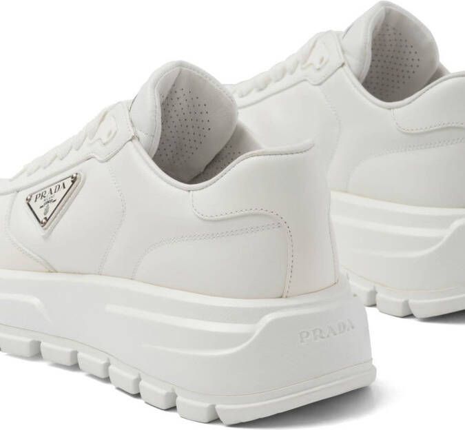 Prada Sneakers met logo Wit