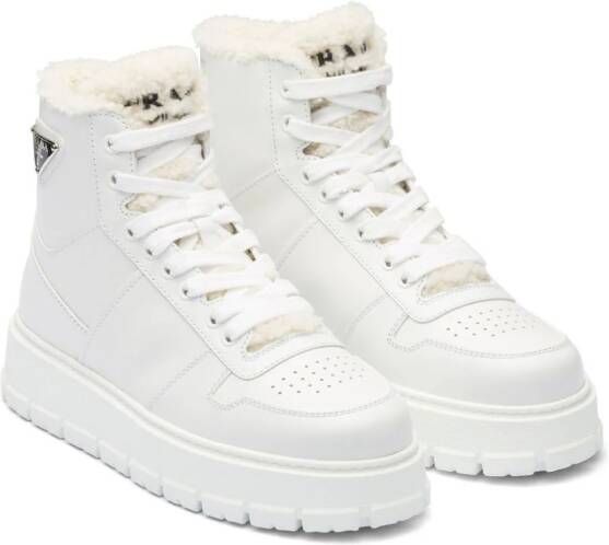 Prada Sneakers met logoplakkaat Wit