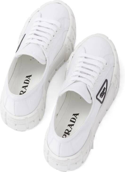 Prada Sneakers met plateauzool Wit