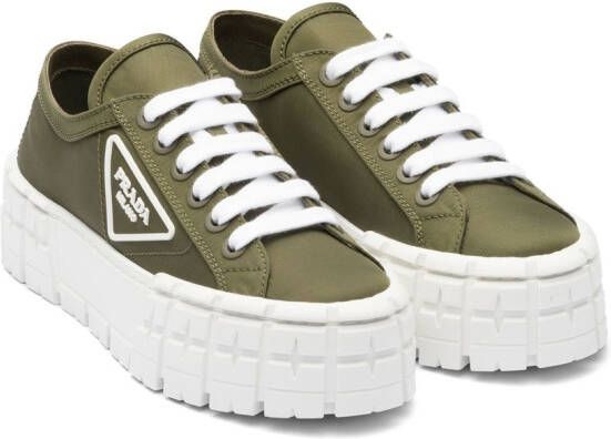 Prada Sneakers met plateauzool Groen