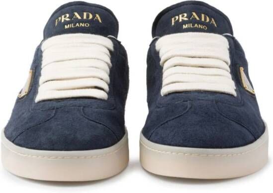 Prada Suède slippers met logo Blauw