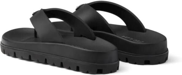 Prada Teenslippers met logo Zwart