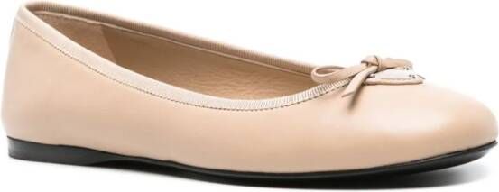 Prada Leren ballerina's met logo Beige