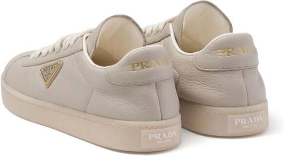 Prada Leren sneakers met logo Grijs