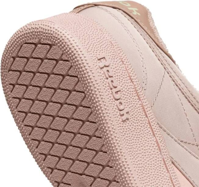 Reebok LTD Club C sneakers met vlakken Roze