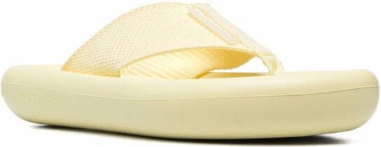 Stella McCartney Air teenslippers met plateauzool Geel