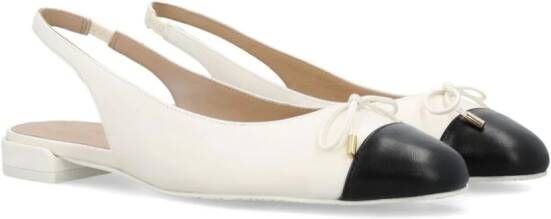 Stuart Weitzman Ballerina's met strik Wit