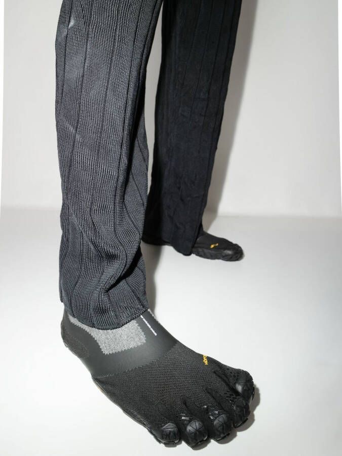 SUICOKE VFF Nin-Lo slippers met 5 tenen Zwart