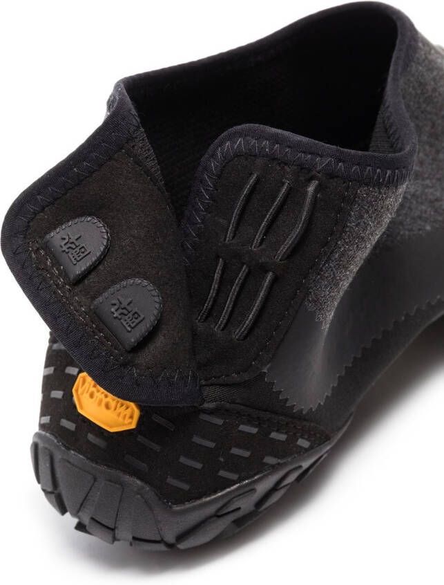 SUICOKE VFF Nin-Lo slippers met 5 tenen Zwart