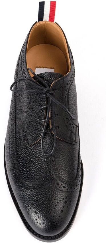 Thom Browne Classic Longwing Brogue Flat In Black Pebble Grain Zwart