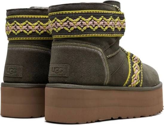 UGG Classic Mini II Braid enkellaarzen met plateauzool Groen