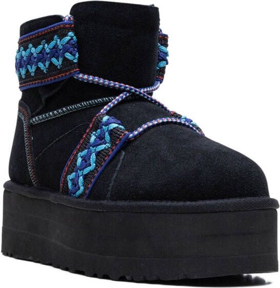 UGG Classic Mini II Braid enkellaarzen met plateauzool Zwart