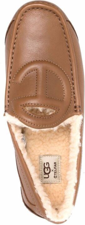 UGG x Telfar loafers met logo-reliëf Bruin