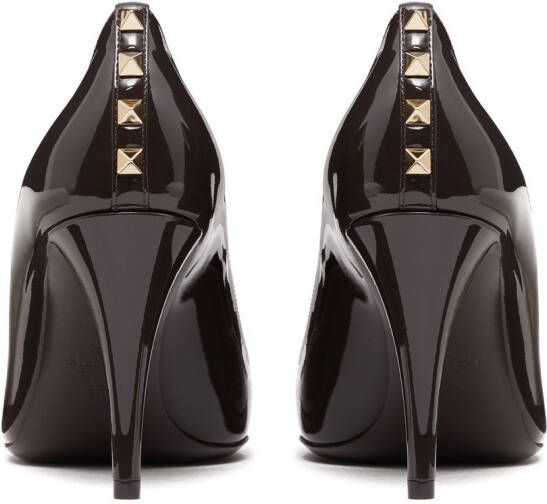 Valentino Garavani Pumps met studs Bruin