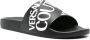 Versace Jeans Couture Slippers met logo-reliëf Zwart - Thumbnail 2