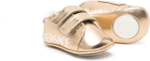 Versace Kids Babyschoentjes met logo Goud