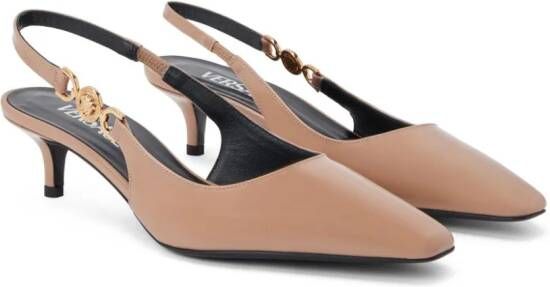 Versace Leren pumps met logoplakkaat Beige