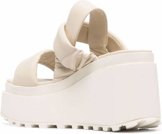 Vic Matie Sandalen met sleehak Beige