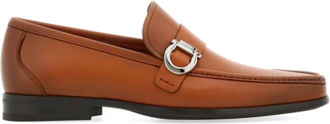 Ferragamo Loafers met Gancini-plakkaat Bruin