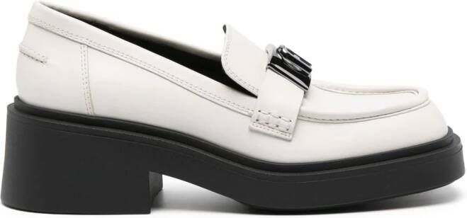 Furla Loafers met logoplakkaat Beige