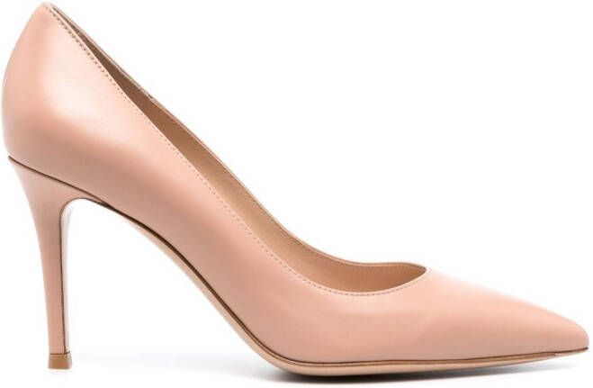 Gianvito Rossi Pumps met puntige neus Beige