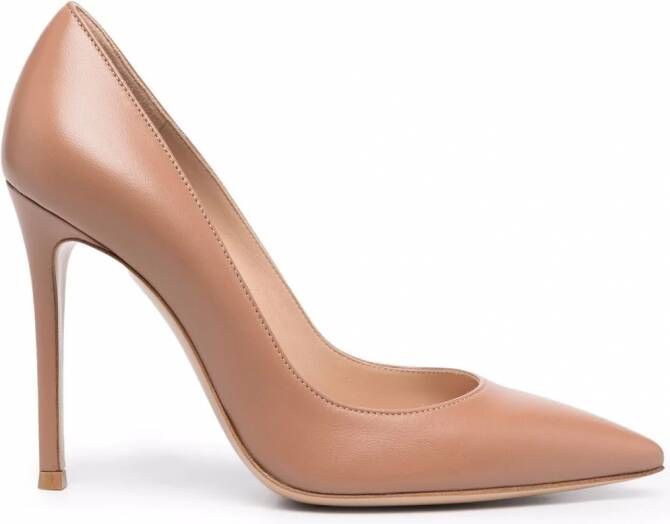 Gianvito Rossi Pumps met puntige neus Beige