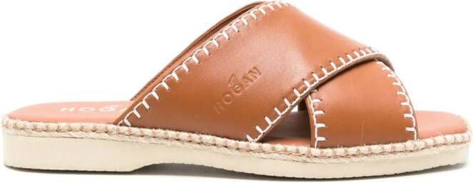 Hogan Slippers met gekruiste bandjes Bruin