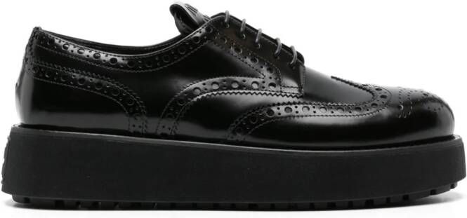 Miu Brogues met plateauzool en ronde neus Zwart