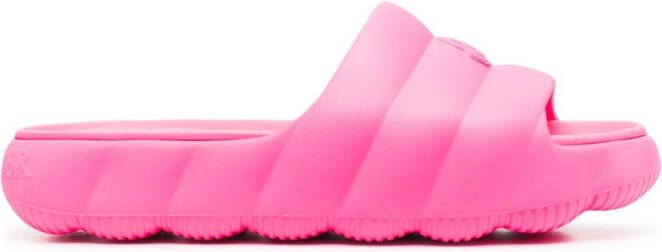 Moncler Lilo gewattteerde slippers Roze