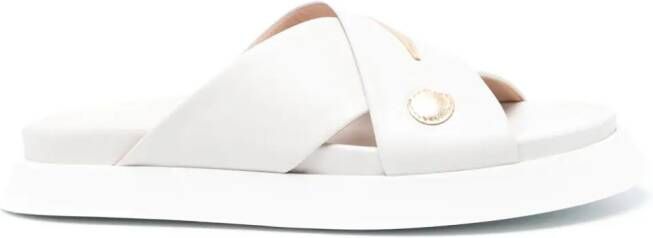 Moschino Leren slippers met patch Beige