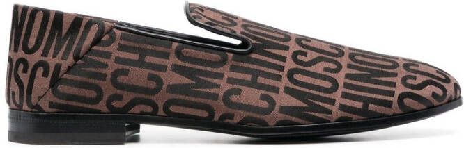 Moschino Loafers met logo jacquard Bruin