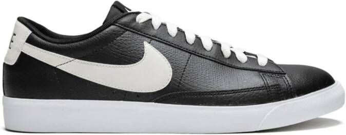 Nike low top sneakers met logo Zwart