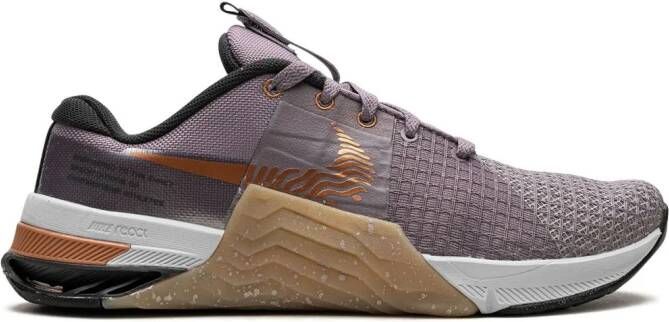 Nike "Metcon 8 Premium Purple Smoke Metallic Copper sneakers" Paars