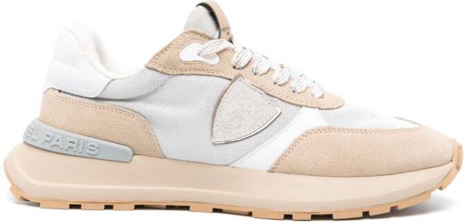 Philippe Model Paris Sneakers met logopatch Beige