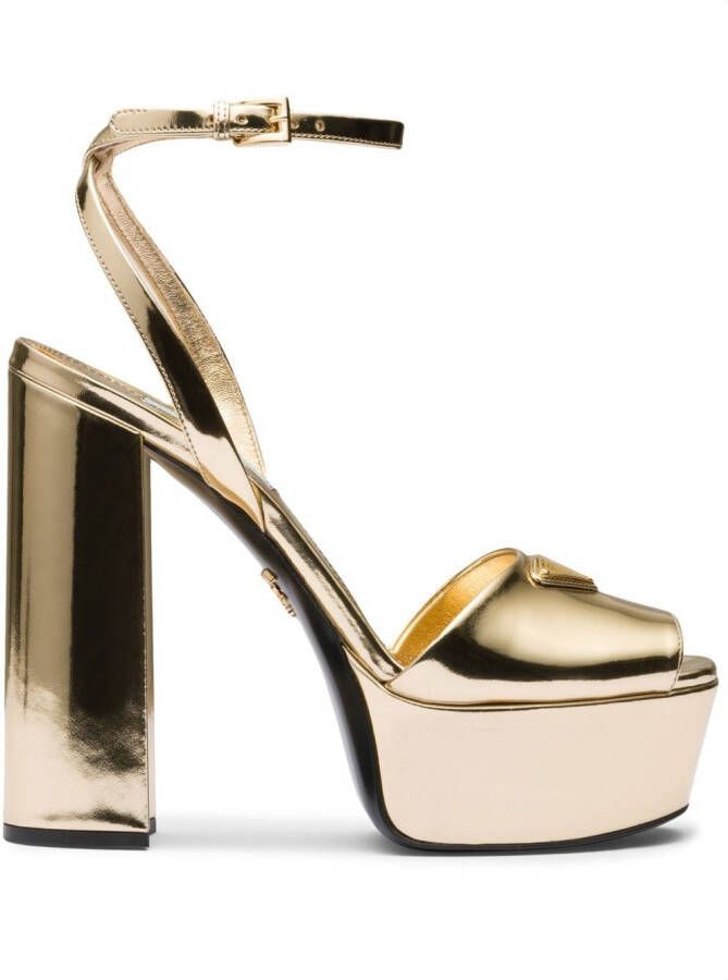 Prada Sandalen met plateauzool Goud